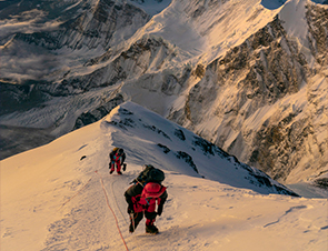 Screenshot taken from Everest VR of two mountain climbers